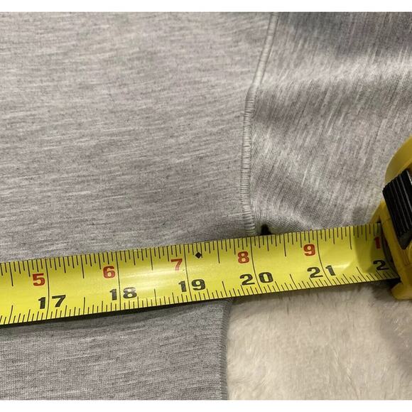 Lululemon Women’s Minimal Gray Top Short Sleeve Crop Peekaboo Open Back FLAWED - Picture 8 of 9